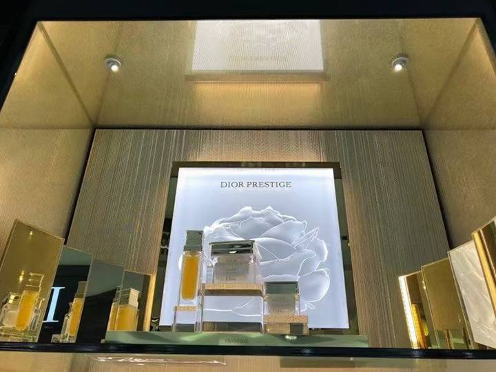 Dior's perfumes displayed on laminated glass platform