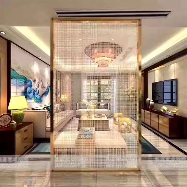 Metal mesh laminated glass for space division