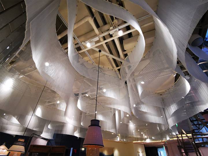Shanghai Wangchi Restaurant ceiling display